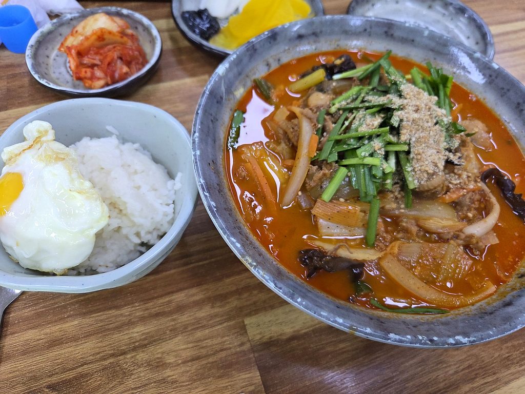 논산 강짬뽕 푸짐한 고기와 채소
