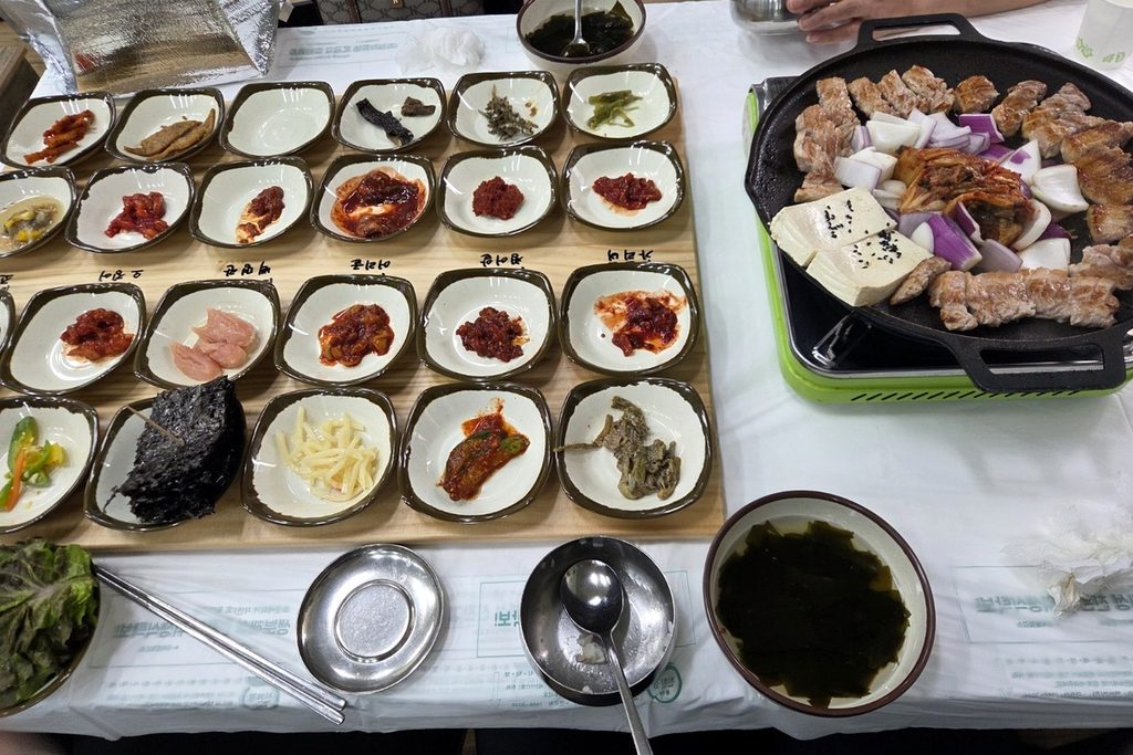 강경 큰손식당 젓갈백반과 삼겹살 상차림