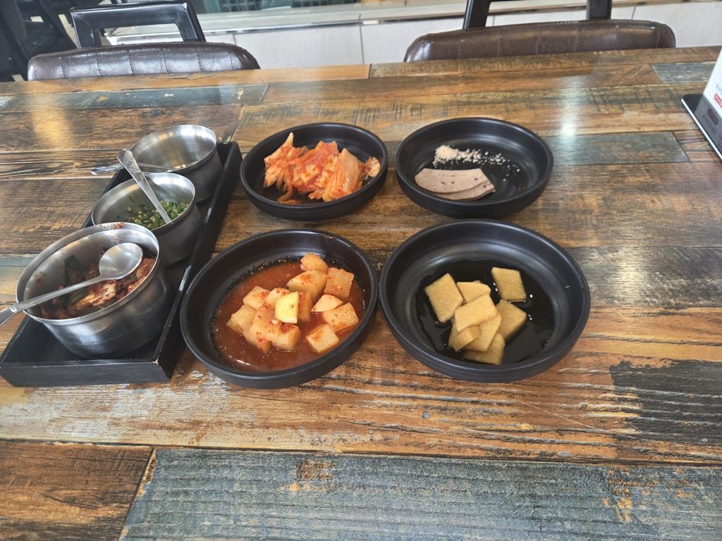 시골참순대 국밥 기본 반찬