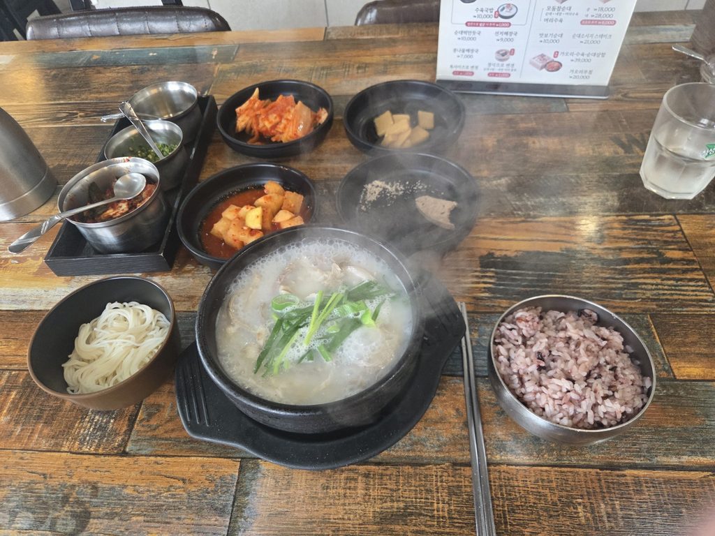 시골참순대 수육국밥 한 상